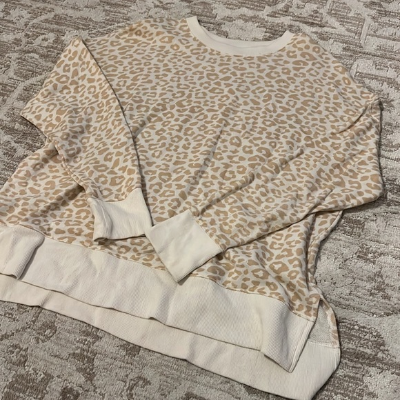 Cream Leopard Print Crewneckk - Picture 2 of 5